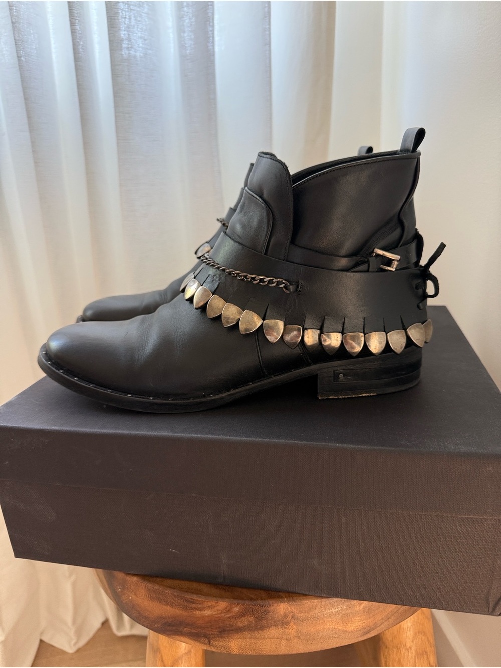 Freda Salvador Star Bootie — Black Leather — Silver Chain & Stud Detail - size 8 - Picture 9 of 11